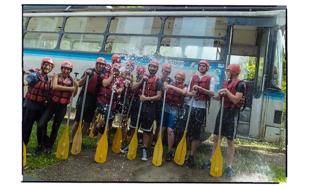 preparativos para fazer o rafting em Ibirama