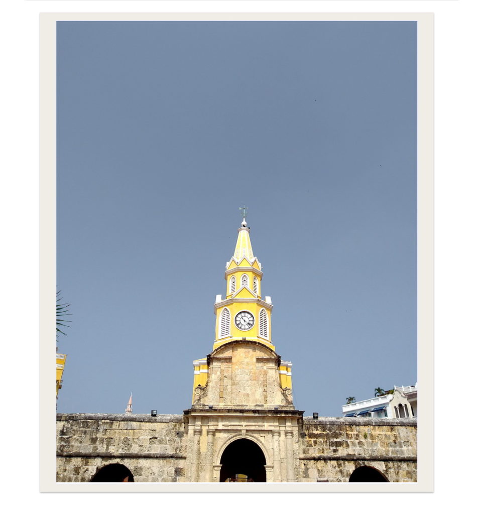 torre do relógio você sempre vai passar por ali quando estiver em Cartagena